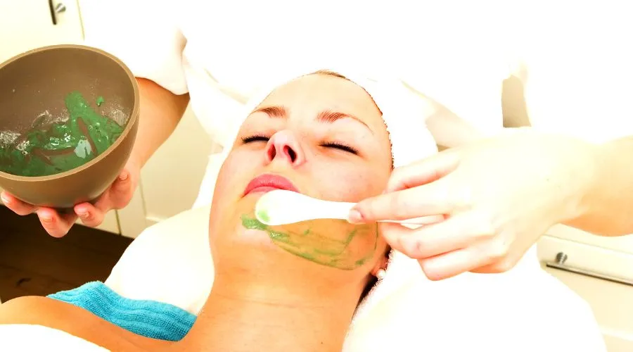 32764 applying aloe vera